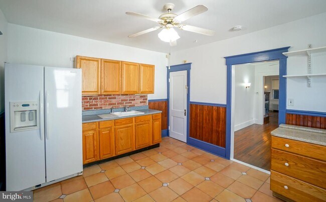 Foto del edificio - 1658 Brunswick Ave