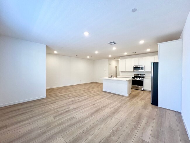 Building Photo - MODERN LIVING TOWHOME WITH 3BD/2.5BA NEAR MISSION HILLS