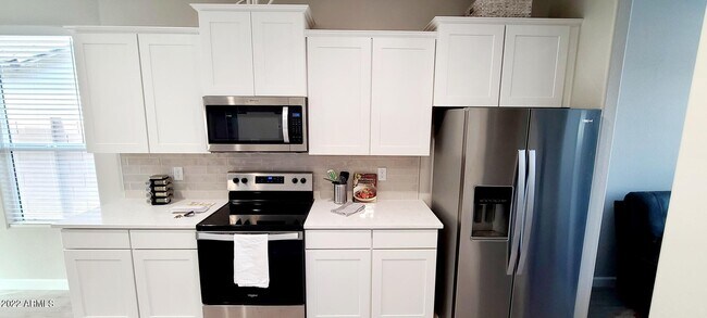 Foto del edificio - 8835 S 166th Ave
