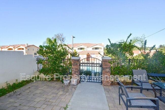 Building Photo - 328 Newbury Vista Ln