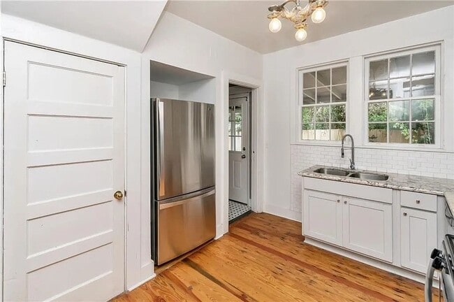 Building Photo - Beautiful 4 bedroom home in Midtown