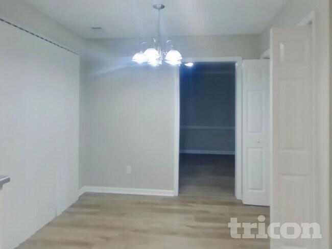 Building Photo - 3845 Forsythia Way