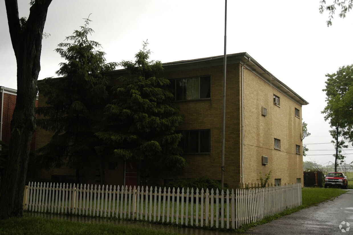 Primary Photo - 2111 Lorraine Ave