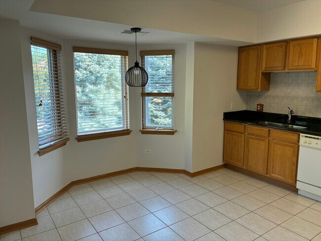 Foto del edificio - 927 Elderberry Cir