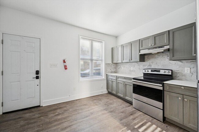 Foto del edificio - 2BR/3BA House | Fenced-In Backyard | 1BR Voucher OK for 2BR