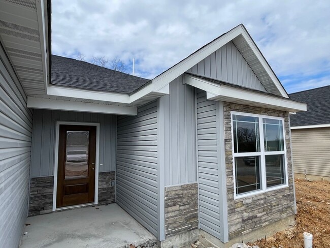 Building Photo - NEW CONSTRUCTION 3 Bed 2 Bath FOR RENT in Waynesville
