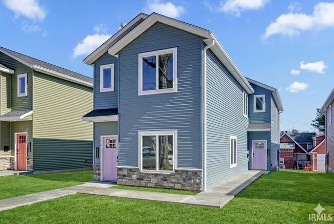 Building Photo - 1112 N Woodburn Ave