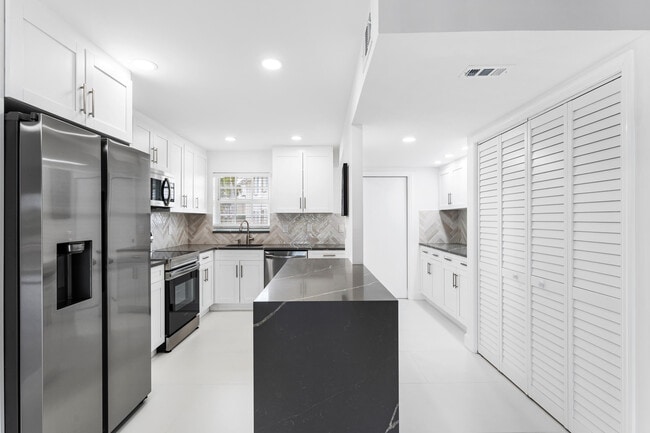 Building Photo - 1030 Sugar Sands Blvd