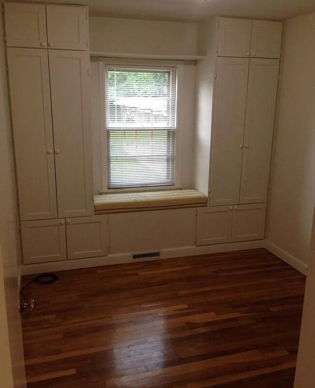 Foto del edificio - 721 Cheryl Ln