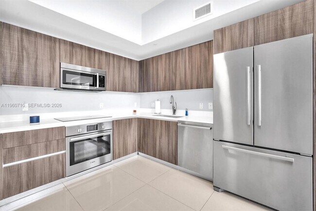 Foto del edificio - 488 NE 18th St