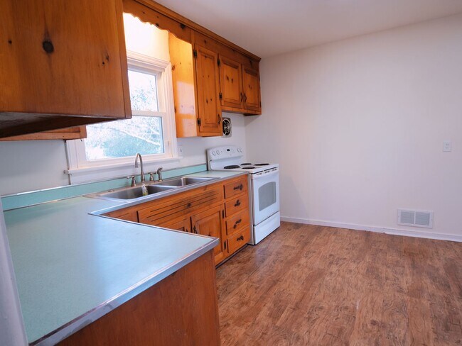 Foto del edificio - 3 BED 1 BATH RANCH HOME IN MECHANICSVILLE