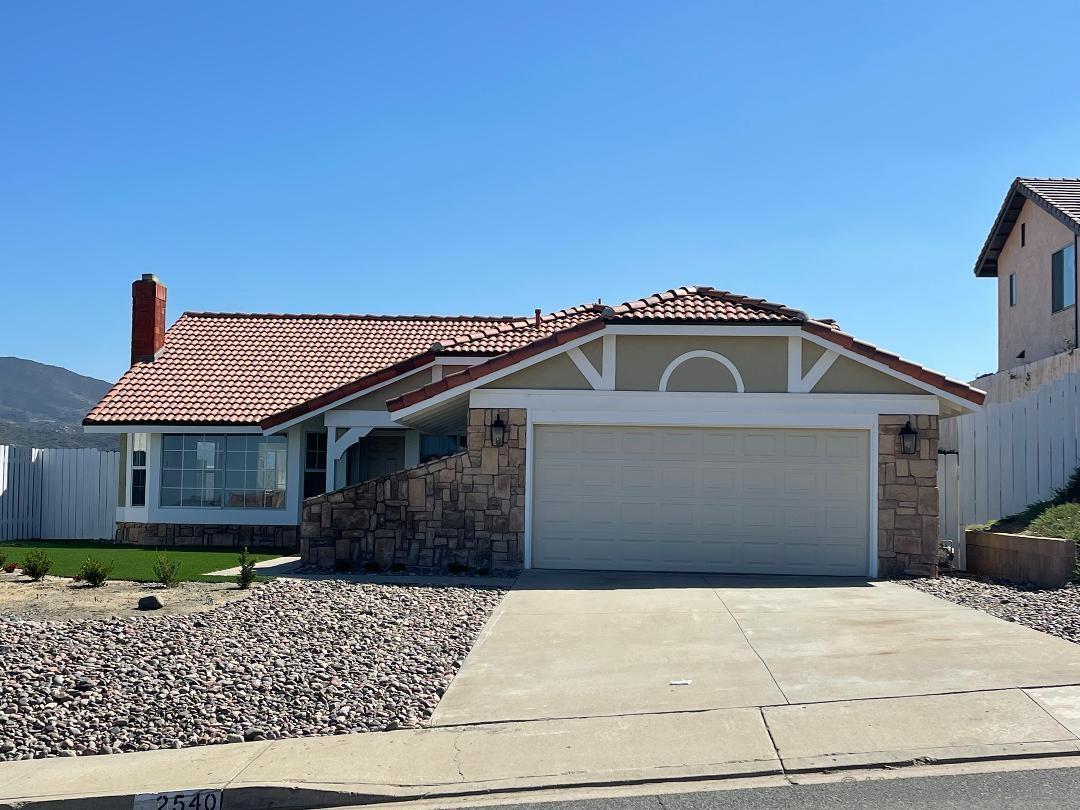 Foto principal - 2540 Wind River Rd