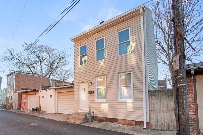 Building Photo - 3 Bedroom Home in York City School District