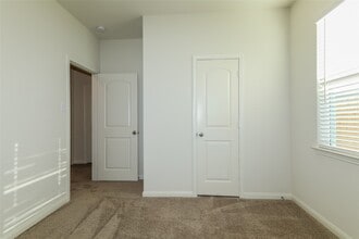 Building Photo - 26865 Steinbeck Dr