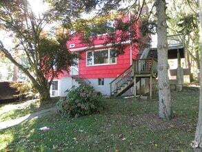 Building Photo - 32 Deerfield St