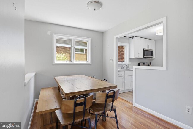 Building Photo - 4014 Jeffry St