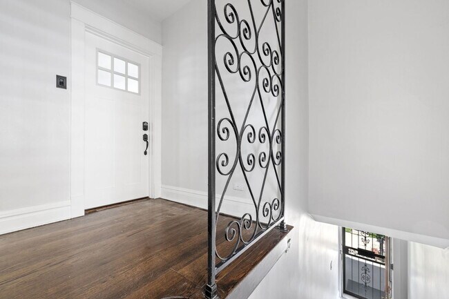 Foto del edificio - 1032 Pleasant St