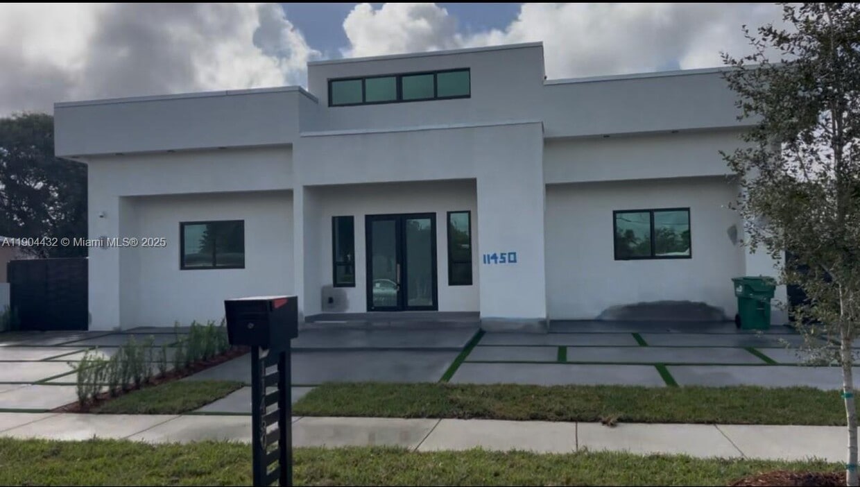Primary Photo - 11450 SW 59th Terrace
