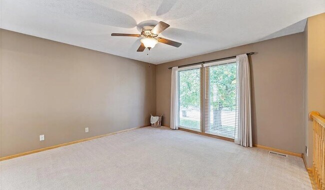 Foto del edificio - 9374 Maplewood Blvd