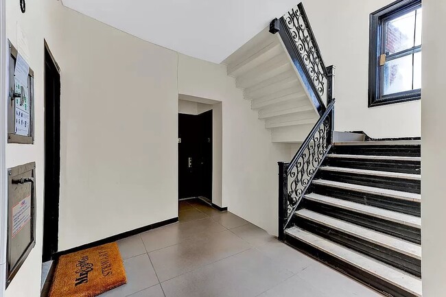 Foto del edificio - 102 Christopher St