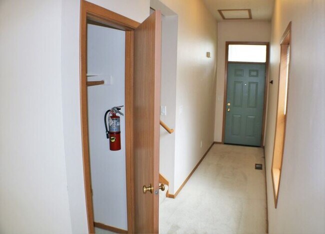 Building Photo - $1,275 | 2 Bedroom, 2.5 Bathroom Multi Flo...
