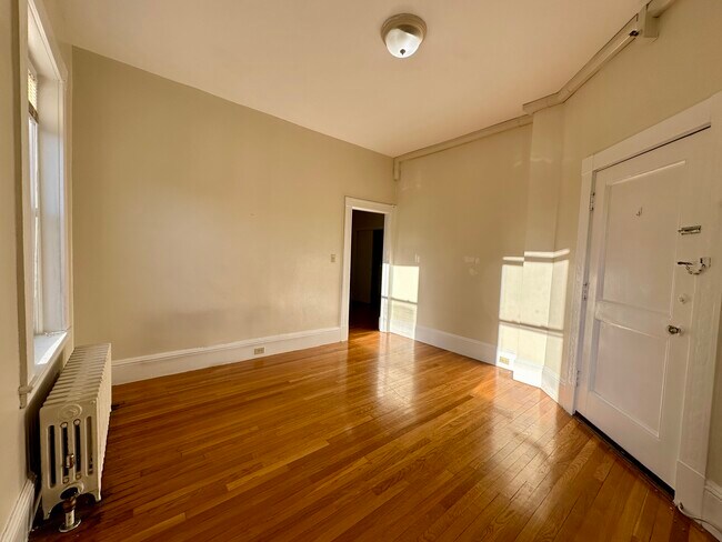 Building Photo - 1515 Beacon St