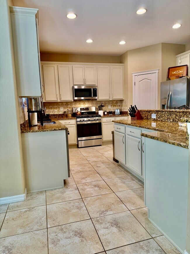 Kitchen - 15715 Starling Dale Ln
