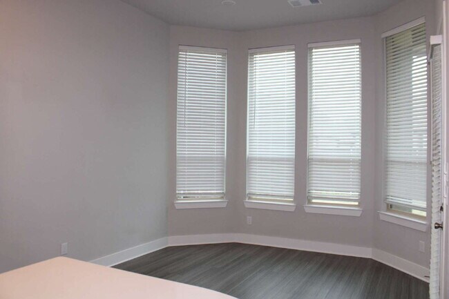 Foto del edificio - 3104 Armstrong Ave