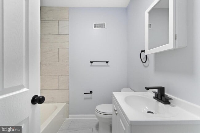 Building Photo - 903 N 5th St