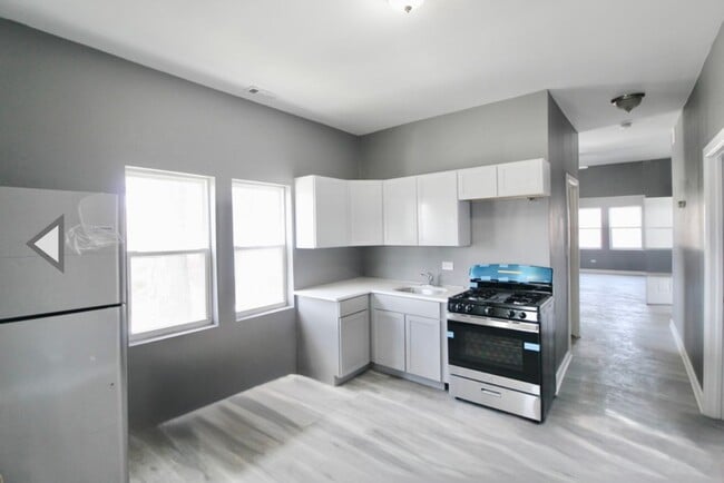 Building Photo - 2457 W 47th Pl