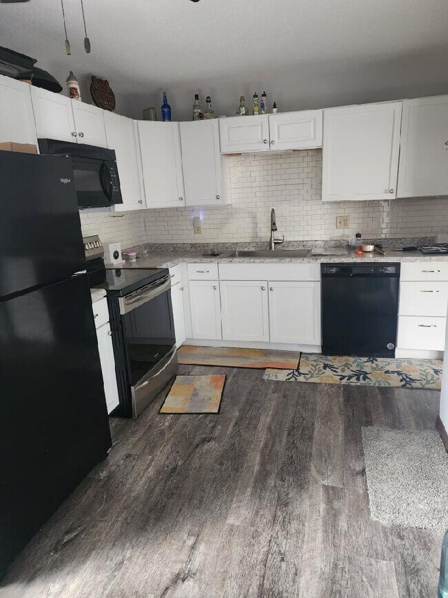 Foto del edificio - 1765 Valley Dr