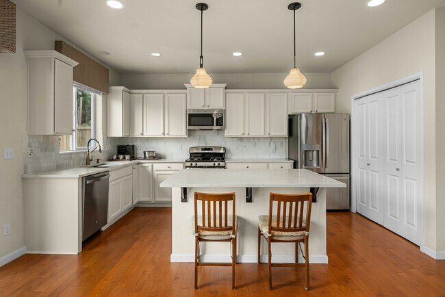 Foto del edificio - 14225 3rd Ave W
