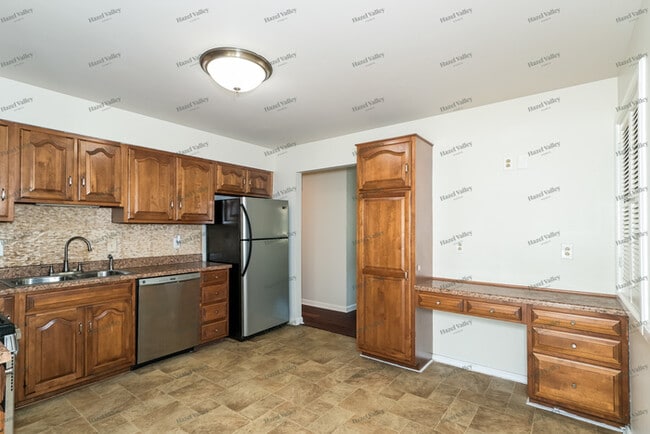 Building Photo - 1365 Bluefield Dr