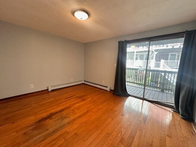 Foto del edificio - 474 E 7th St