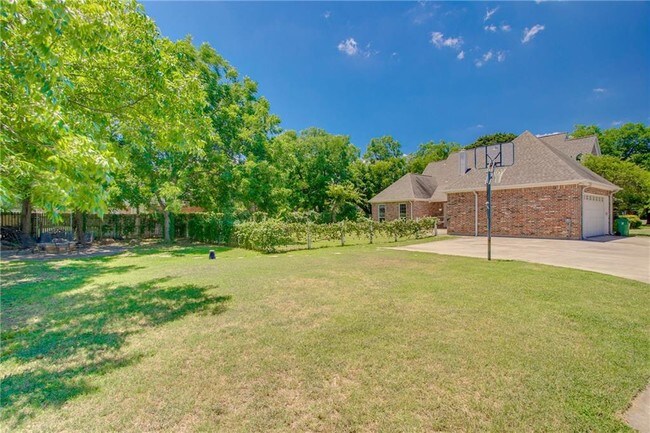 Building Photo - 6017 Calender Rd