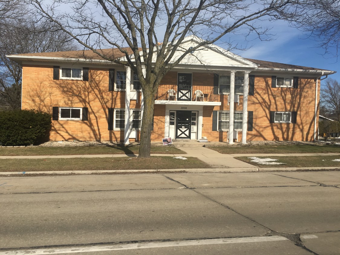 Primary Photo - 3006 N 124th St