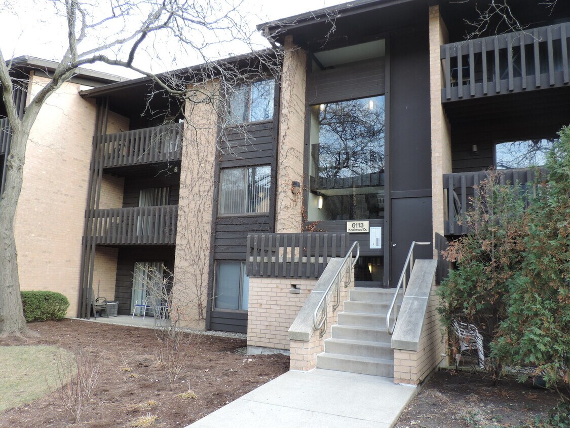 6113 Knoll Wood Ct Willowbrook, IL 60527 Alquileres en Willowbrook