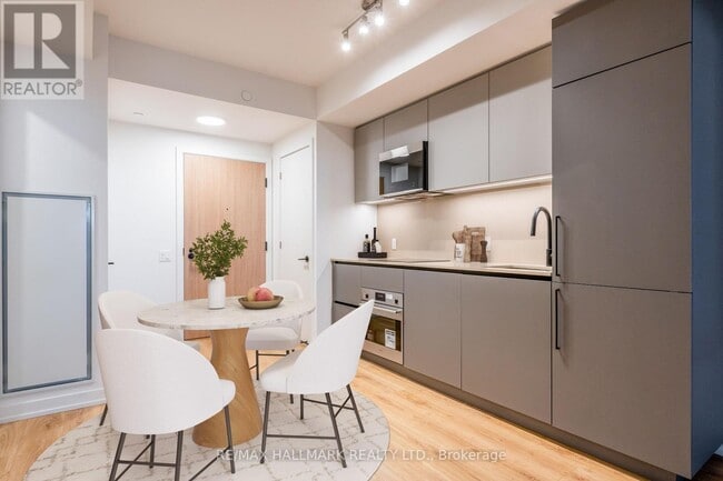 Building Photo - 35 Parliament St