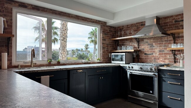 Foto del edificio - 401 N Coast Hwy