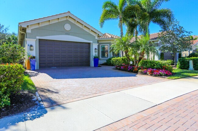 Building Photo - 3263 Pacific Dr