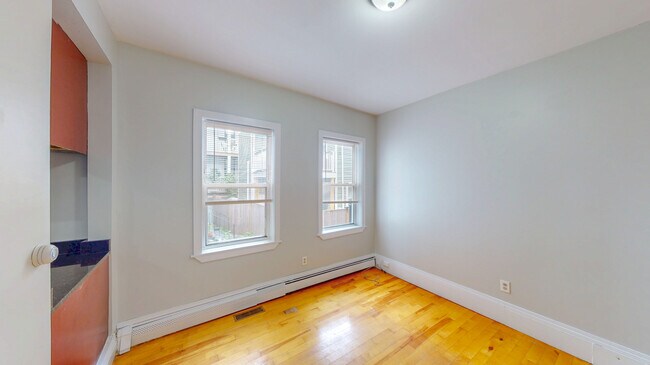 Foto del edificio - 317 W 4th St
