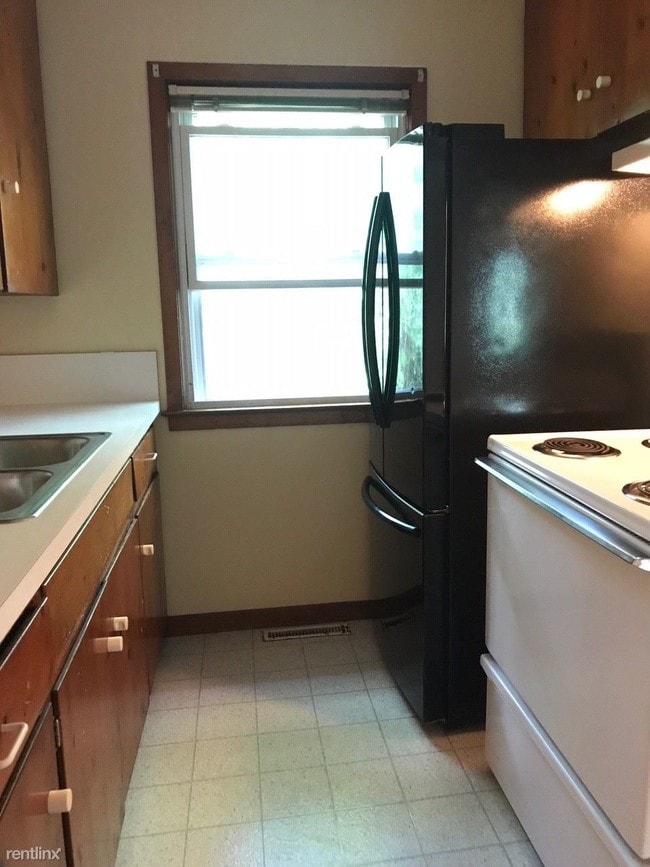 Building Photo - 1 br, 1 bath Duplex - 1562 Jones Dr 1562 J...