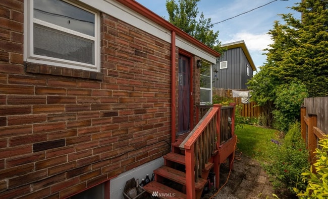 Foto del edificio - 5004 8th Ave NW