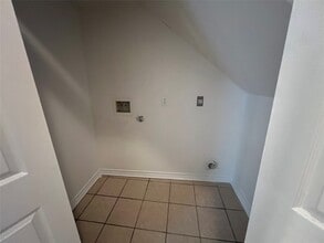 Building Photo - 4018 Ursuline St