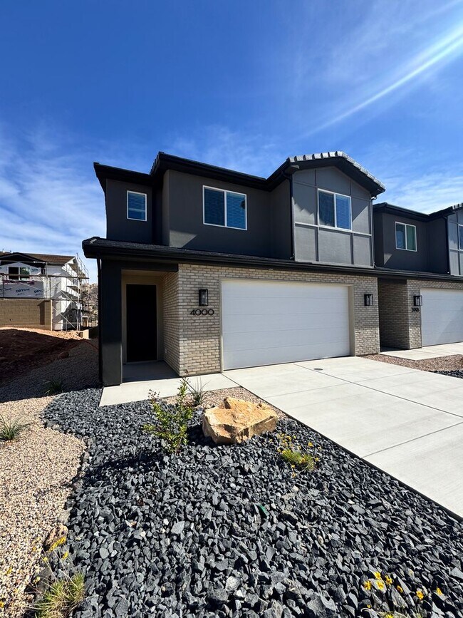 Foto del edificio - Coral Canyon 4-Bedroom End-Unit Townhome! Brand New!!