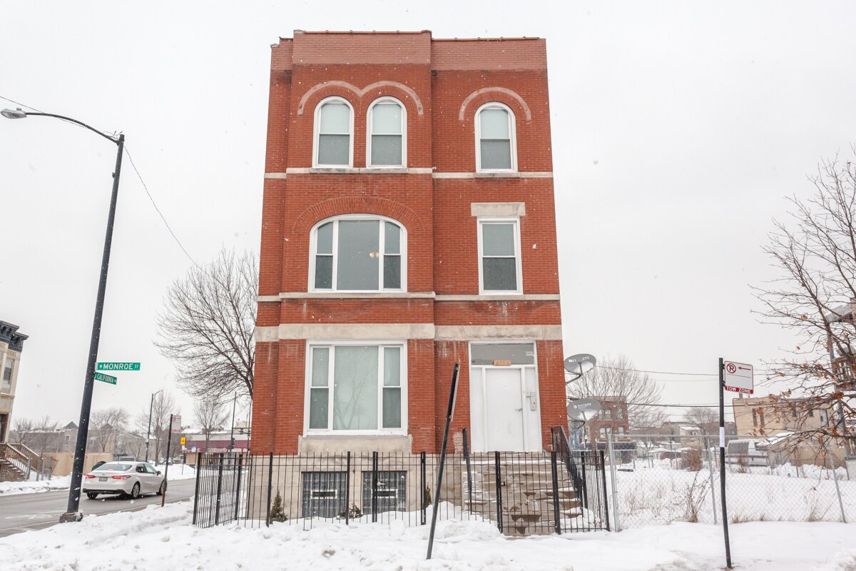 Primary Photo - 2756 W Monroe St