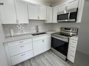 Building Photo - 227 Fanshaw Way