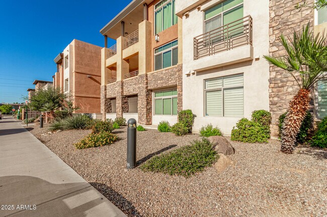 Foto del edificio - 4909 N Woodmere Fairway