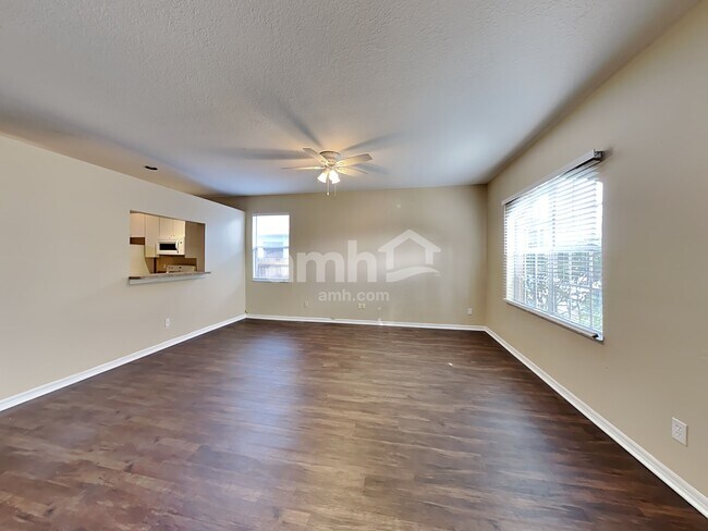 Foto del edificio - 9911 Riverchase Drive