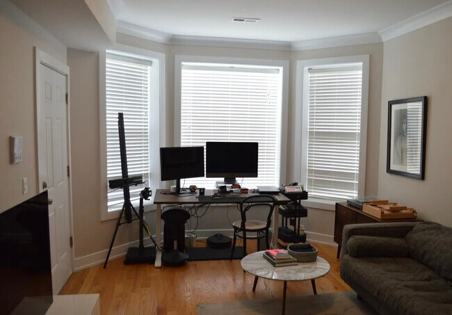 Foto del edificio - 4145 N Oakley Ave